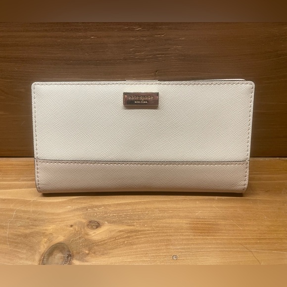 Kate Spade ♠️ Beautiful Netural Color Wallet - Picture 6 of 15